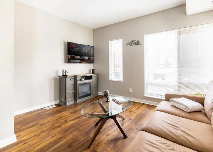 Luxury Downtown Townhome Private Garage Unit 9