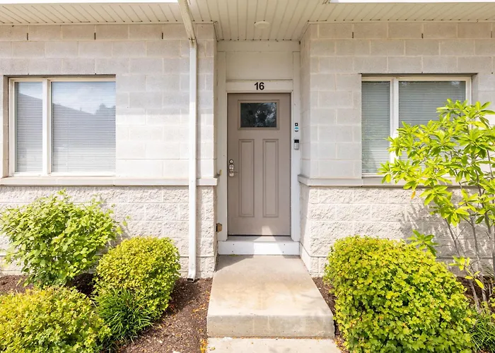 Luxury Downtown Townhome Private Garage Unit 16