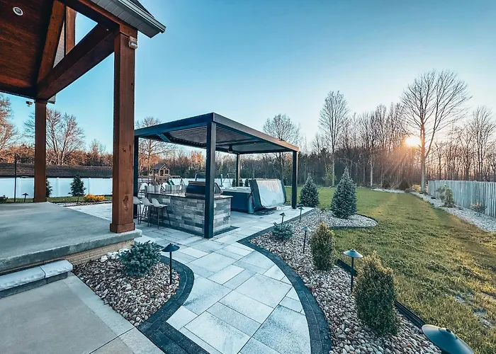 Feralwoods Private Estate With Hot Tub